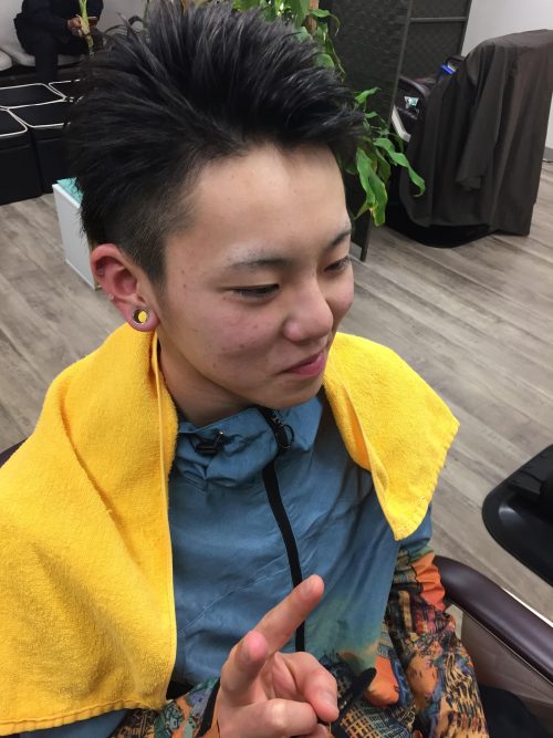 ツーブロックアップバング10代でも大人っぽくなる髪型